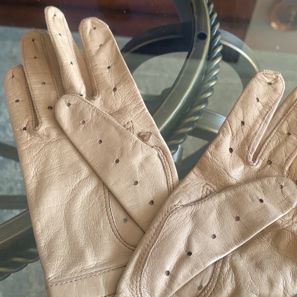 Handmade Tan Leather Gloves, Made in Hungary, XS-S, Women’s - Picture 4 of 4